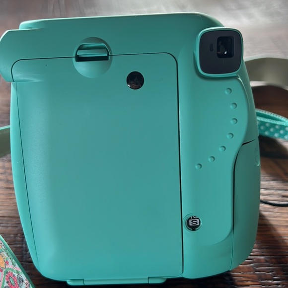 Instant Camera - Picture 3 of 4